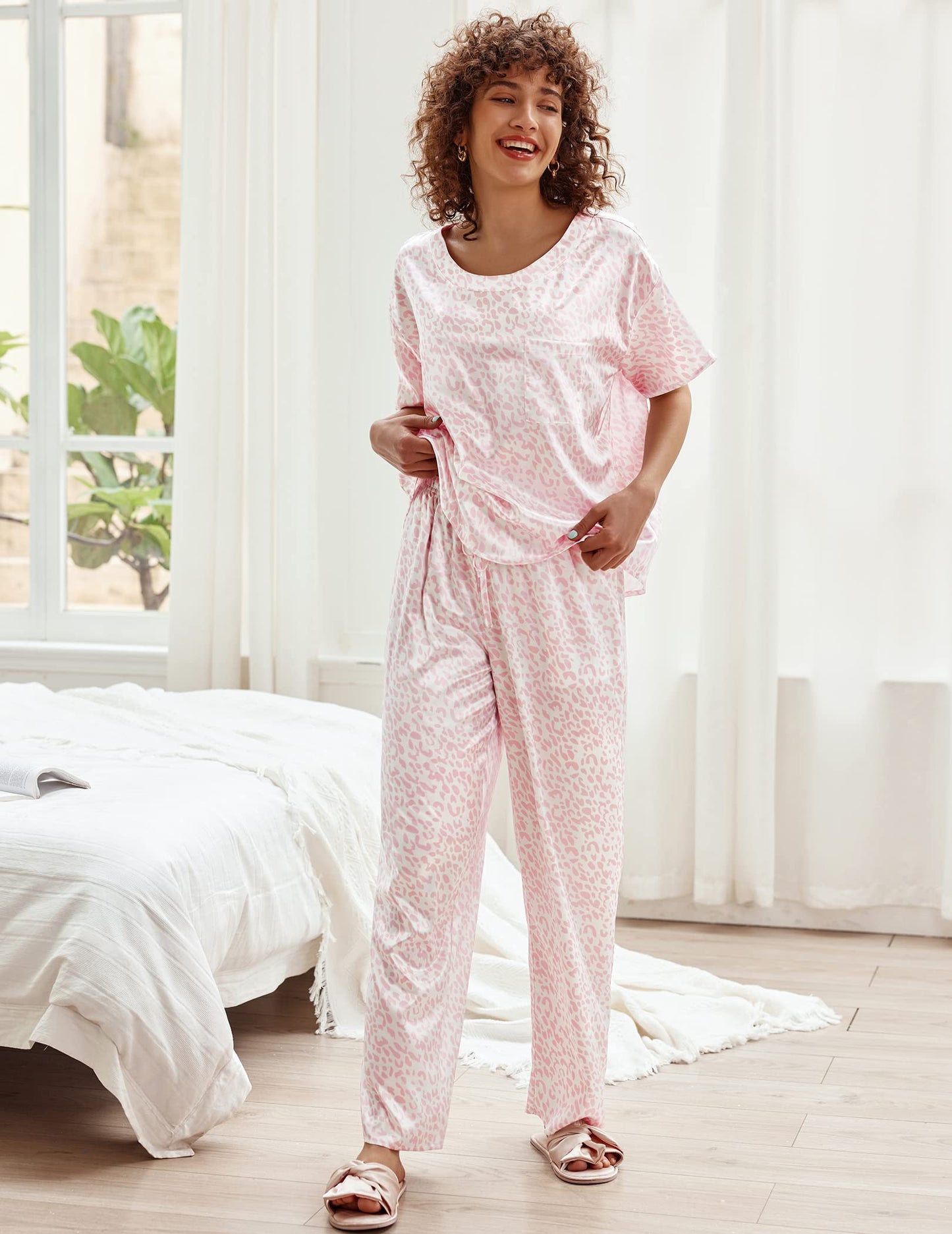 Ensemble de pyjama en satin soyeux pour femmes Ekouaer, chemise à manches courtes avec pantalon de pyjama long, vêtements de détente doux